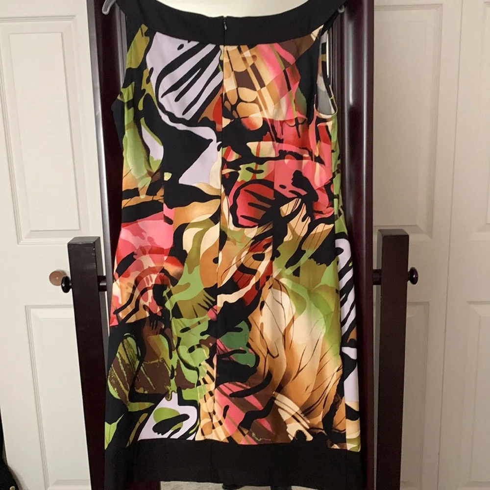 Flattering Dress Size 12 - Picture 3 of 4